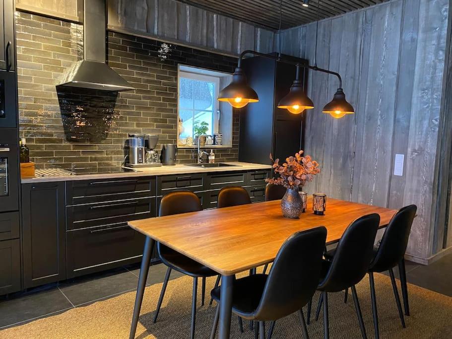 Modern Stuga Med Ski Lodge Kaensla Jarvso Bagian luar foto