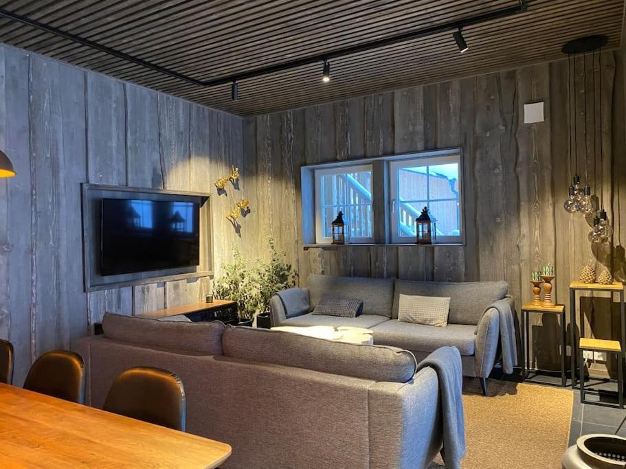 Modern Stuga Med Ski Lodge Kaensla Jarvso Bagian luar foto