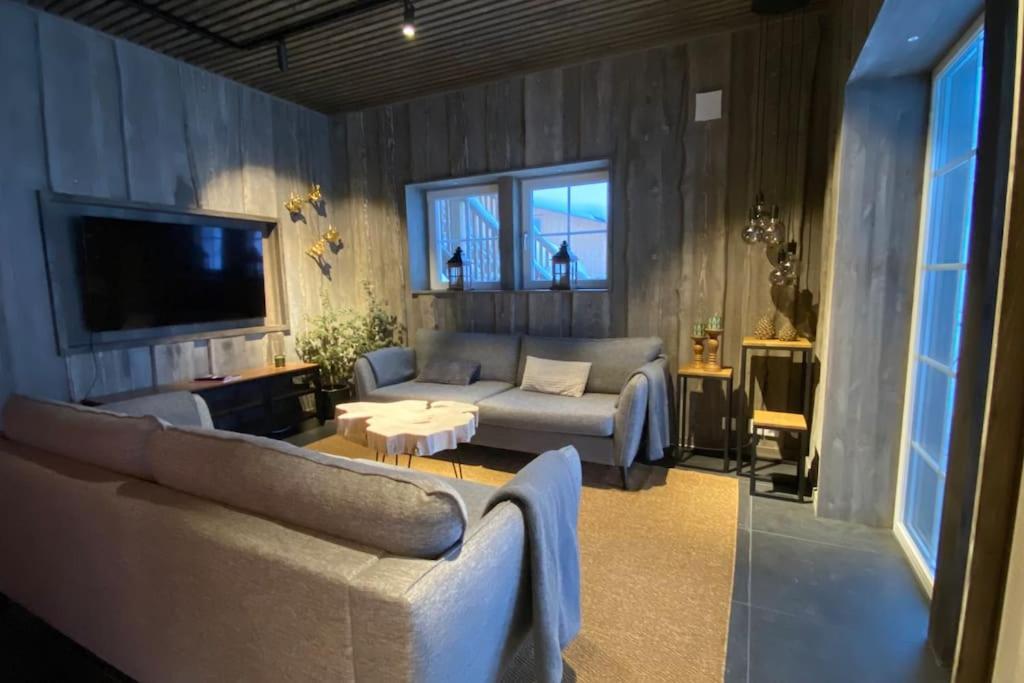 Modern Stuga Med Ski Lodge Kaensla Jarvso Bagian luar foto
