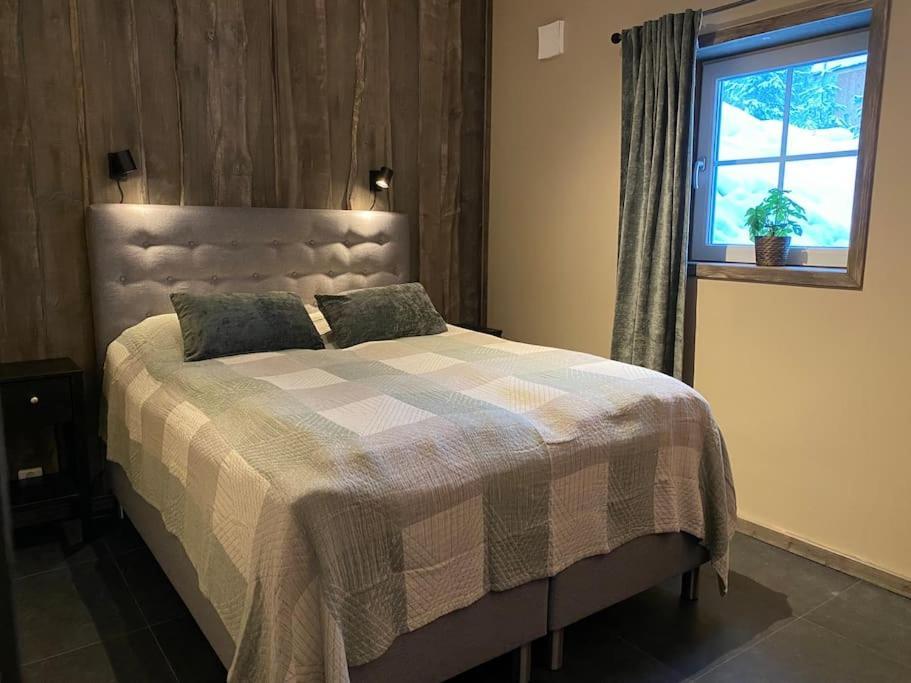 Modern Stuga Med Ski Lodge Kaensla Jarvso Bagian luar foto
